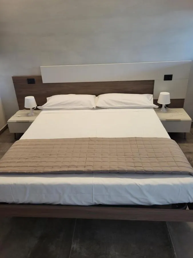 Via Goito 25 Rooms & Apartment Peschiera del Garda Gæstehus