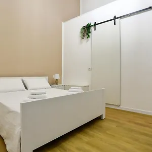 elegante-matrimoniale-clemente-house-centro.taorminaitalyhotels.com/