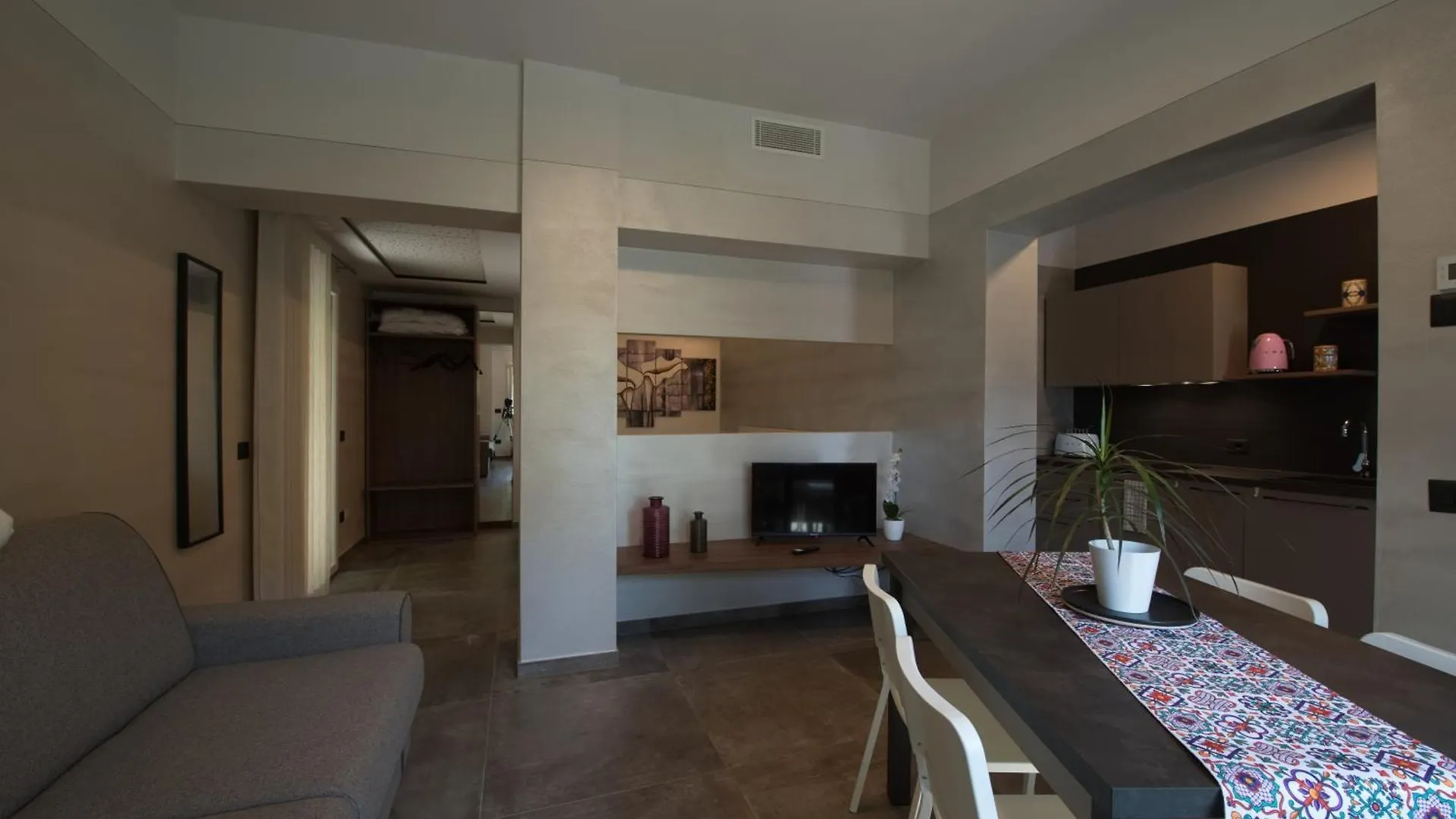 Via Goito 25 Rooms & Apartment Peschiera del Garda Guest house
